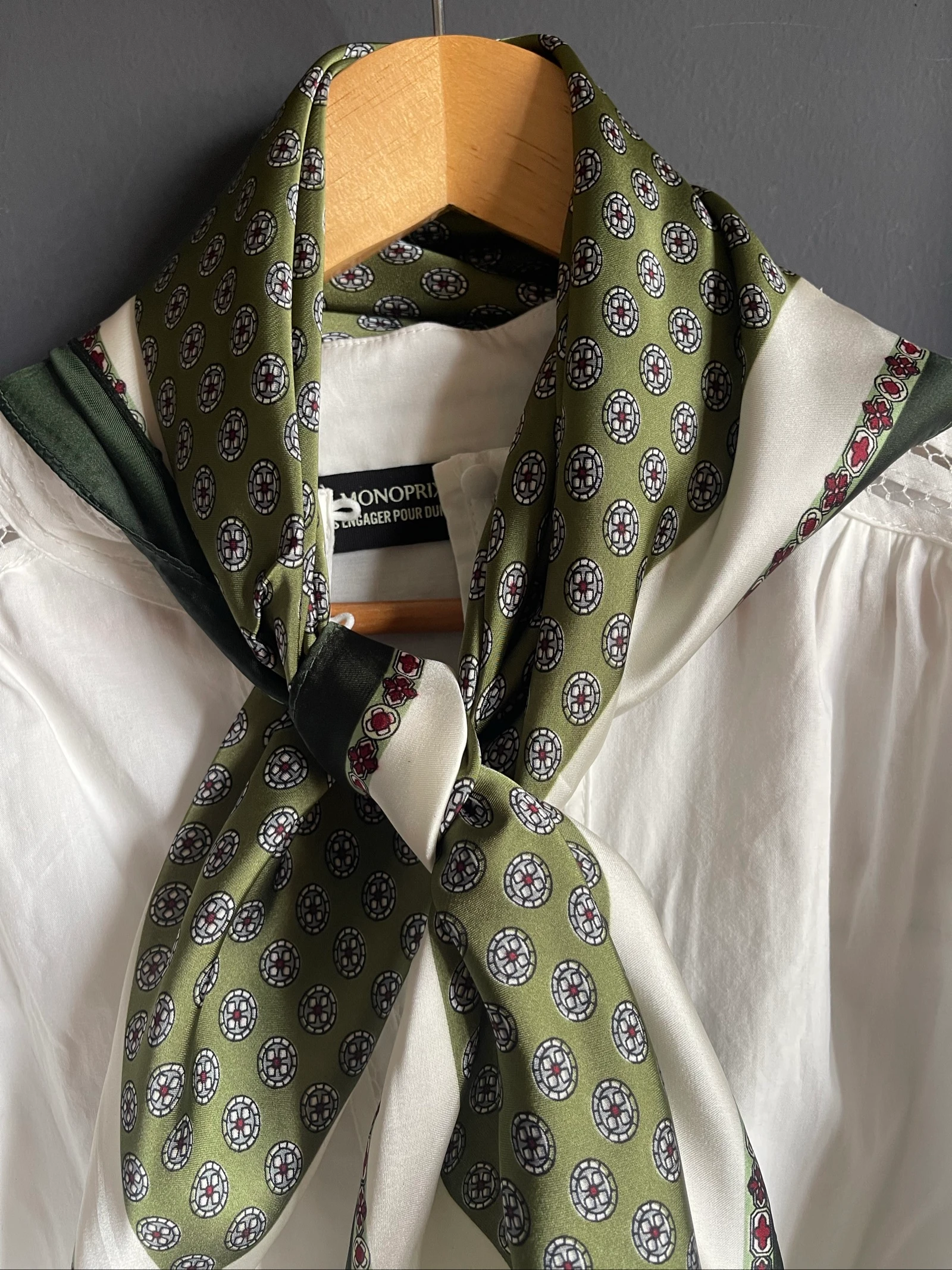 Foulard chique verde kaki inglês 70x70 – photo 2